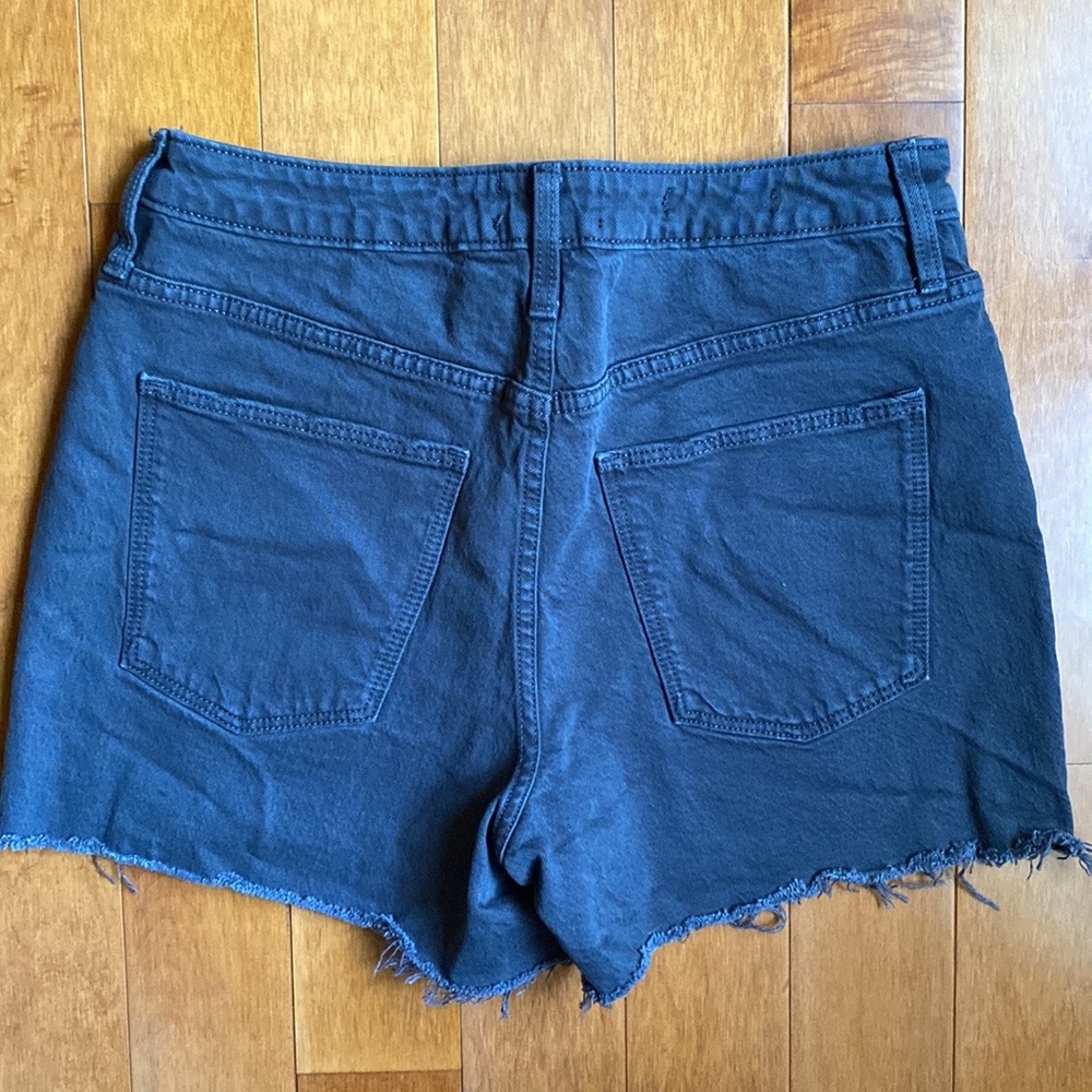 Universal Thread Shorts - Picture 3 of 3